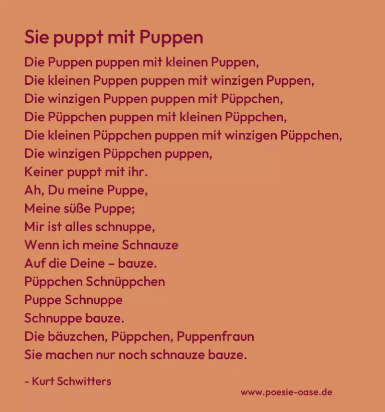 Sie puppt mit Puppen